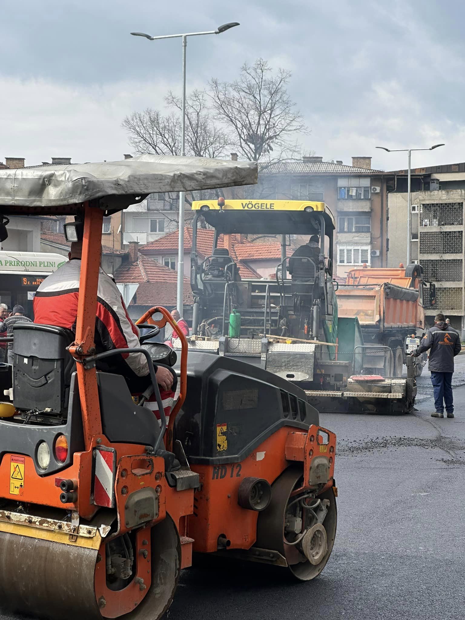 Nastavljaju se radovi na održavanju puteva na području grada Tuzle | RTV7