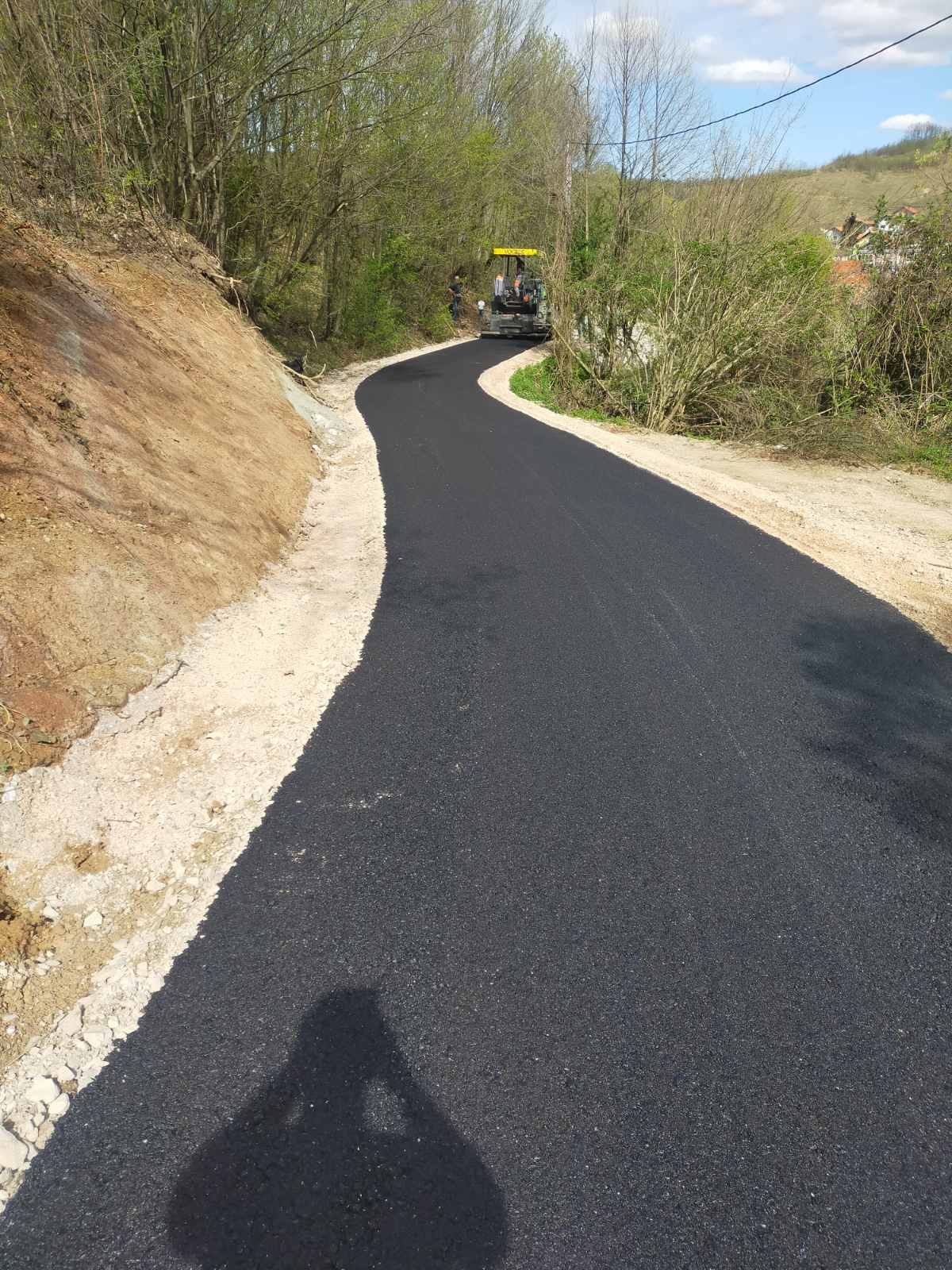 Nastavljaju se radovi na održavanju puteva na području grada Tuzle | RTV7