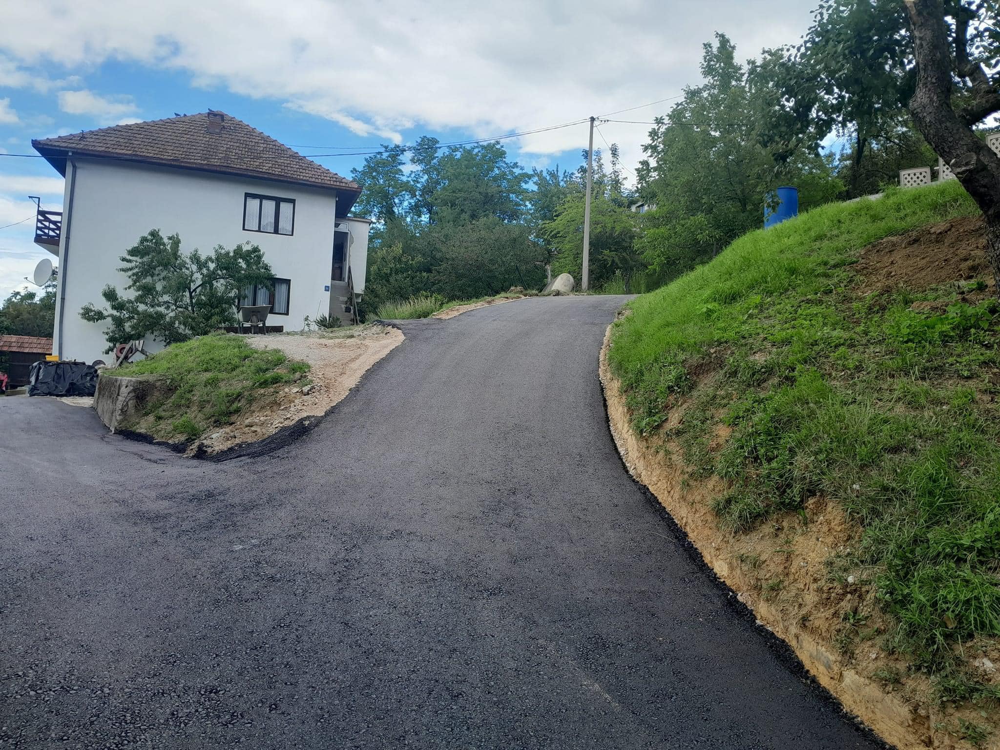 (FOTO) Završeni radovi na asfaltiranju puta u mjesnim zajednicama Donja i Gornja Obodnica | RTV7