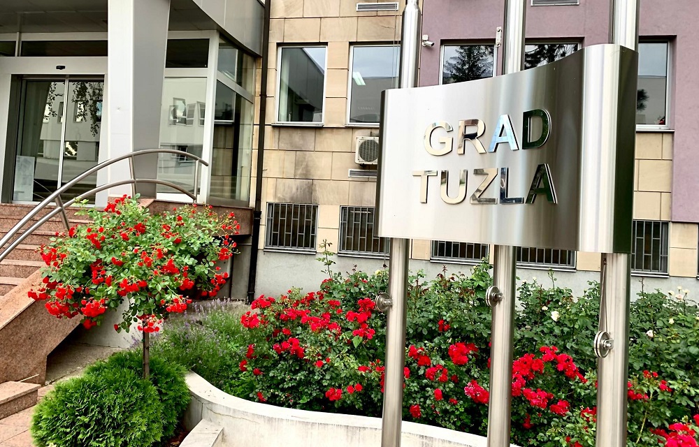 Grad Tuzla dodijelio 145 nagrada učenicima, studentima i sportistima za ostvaren natprosječan uspjeh u prethodnoj godini | RTV7