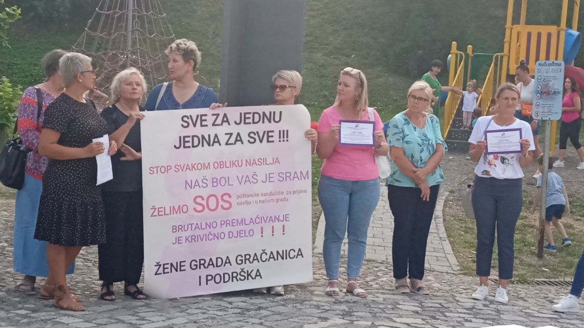 Godišnjica ubistva tri osobe u Gradačcu: Danas mirni protest građana | RTV7