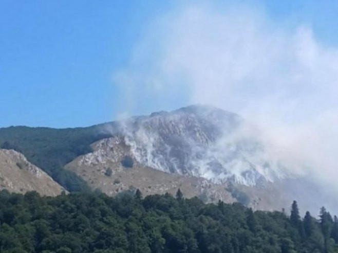 Gori na Tjentištu, iz RS-a traže pomoć helikoptera iz Srbije | RTV7